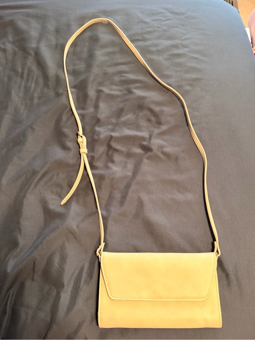 Universal Thread Crossbody